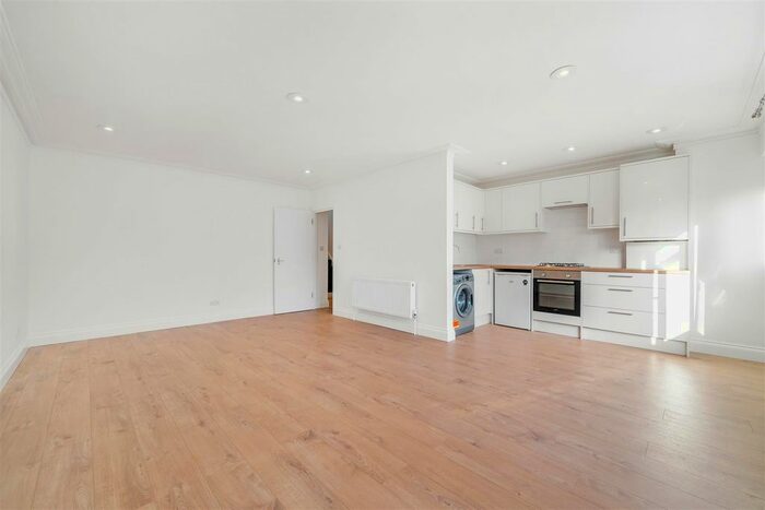 2 Bedroom Flat To Rent In Norwood Road, London, SE24