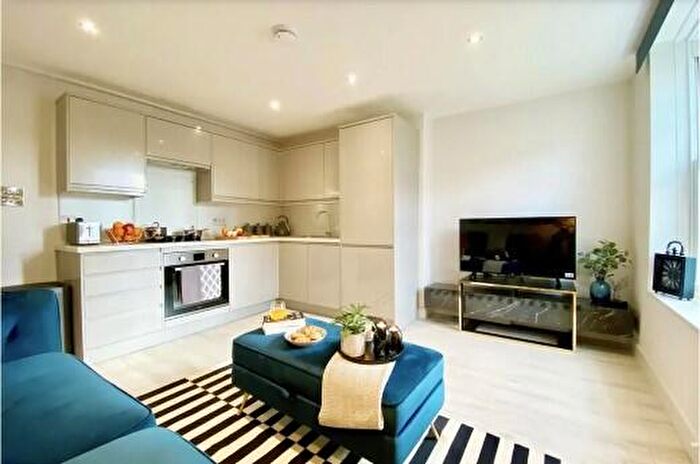 Flat For Sale In Brownlow House Dickens Estate, George Row, Southwark, London, SE16