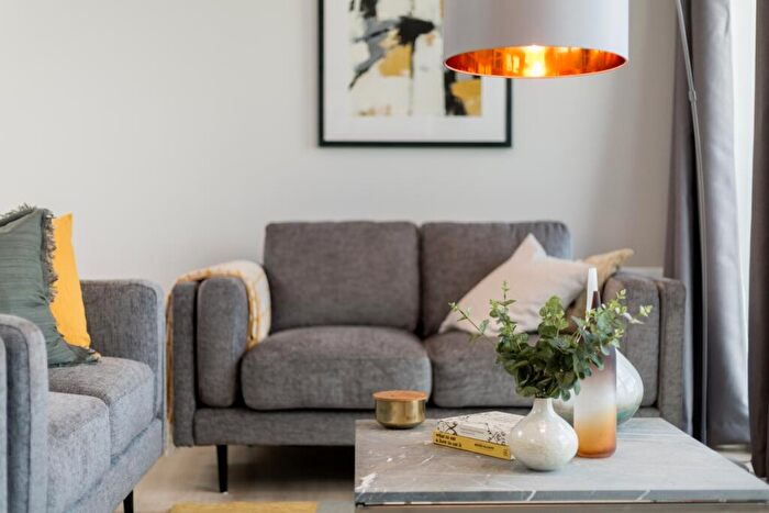 2 Bedroom Apartment To Rent In Canal Walk Edinburgh, EH3