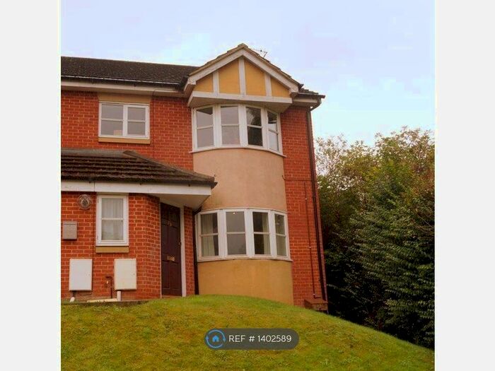 2 Bedroom Flat To Rent In Wooton Court, New Bradwell, MK13