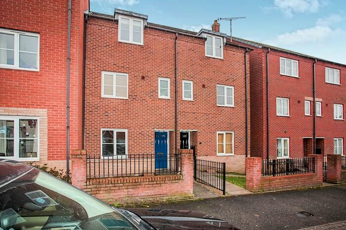 4 Bedroom Terraced House To Rent In Spruce Road, Nuneaton, Warwickshire, CV10