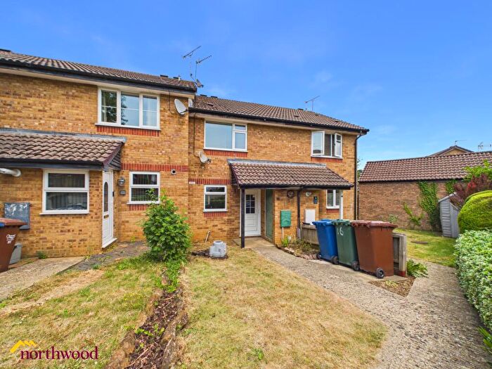 2 Bedroom Terraced House To Rent In Frensham Close, Banbury, OX16