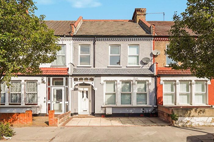 3 Bedroom Terraced House For Sale In Headcorn Road, Thornton Heath, CR7