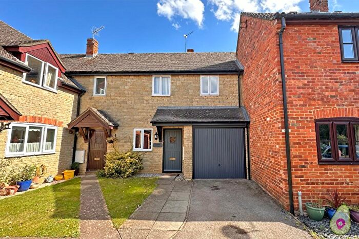 3 Bedroom Terraced House For Sale In Crosslands, Fringford, OX27