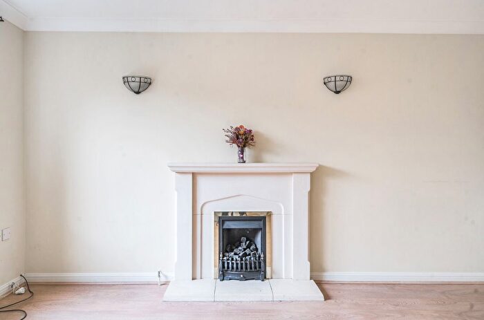 3 Bedroom End Of Terrace House For Sale In Godalming, Surrey, GU7