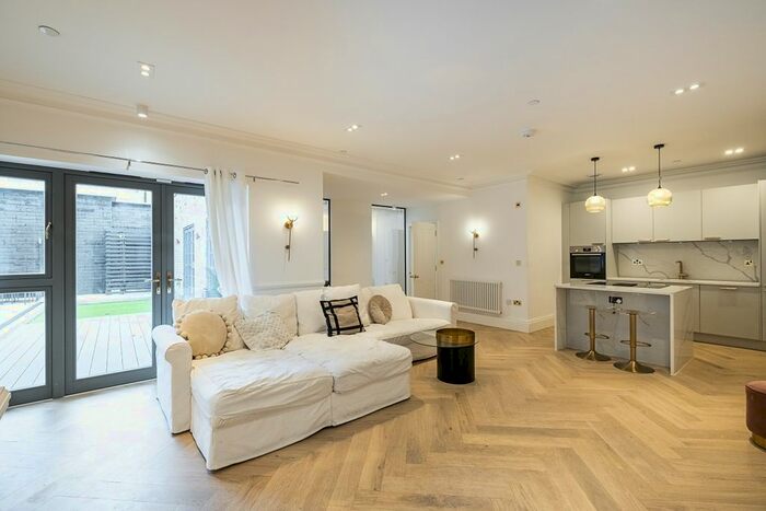 2 Bedroom Flat To Rent In Grange Road, London, SE1