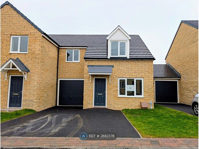3 Bedroom Semi-Detached House To Rent In Agnes Grey Lane, Bradford, BD13