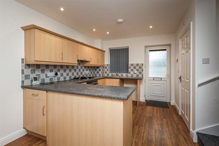 2 Bedroom End Of Terrace House To Rent In Viking Court, Bracebridge Heath, LN4
