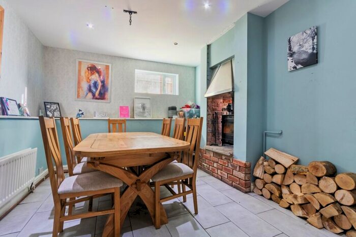 5 Bedroom Detached House For Sale In Rufford Avenue, Yeadon, Leeds, West Yorkshire, LS19