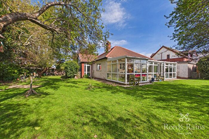 4 Bedroom Bungalow For Sale In Brook Avenue, Towyn, Conwy, LL22