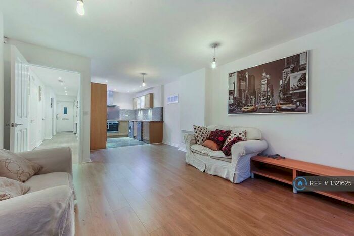 3 Bedroom Flat To Rent In Cottrill Gardens, London, E8