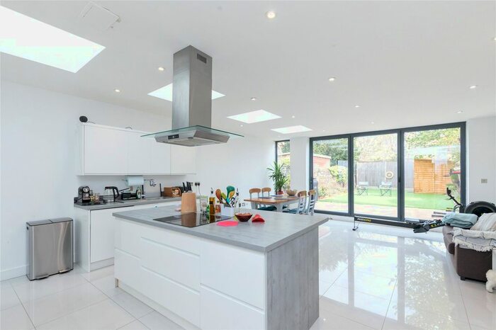 3 Bedroom Terraced House To Rent In Alma Grove, London, SE1