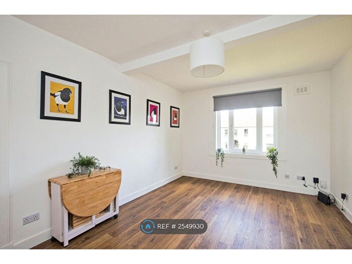 2 Bedroom Flat To Rent In Saughton Gardens, Edinburgh, EH12