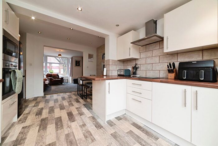 3 Bedroom Terraced House For Sale In Cranbrook Avenue, Hull, HU6