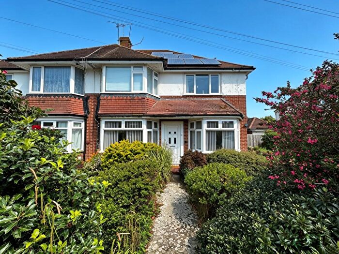 2 Bedroom Flat To Rent In Chesham Close, Goring-by-Sea, BN12