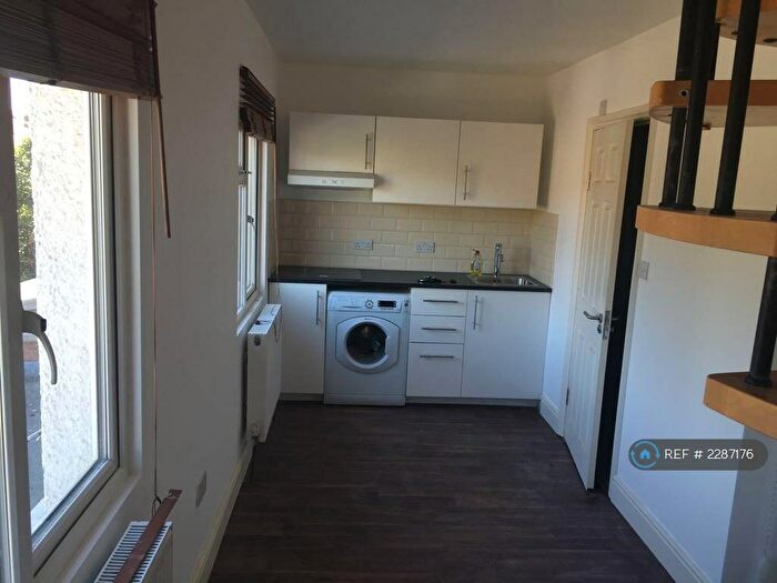 Studio To Rent In London, London, NW2