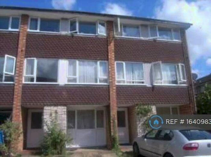5 Bedroom Terraced House To Rent In Dollis Drive, Farnham, GU9