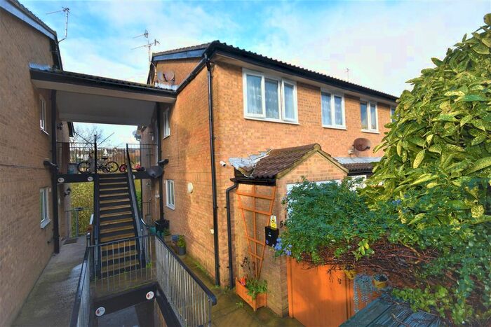 2 Bedroom Flat To Rent In Pinders Road, Hastings, TN35