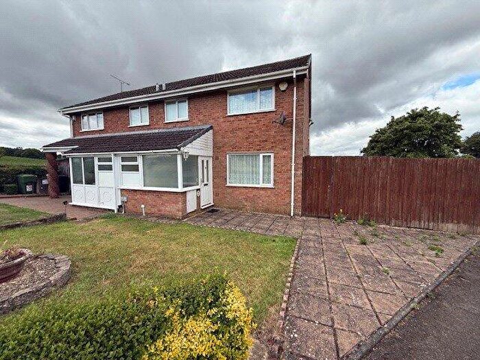 3 Bedroom Semi-Detached House For Sale In Frankley Green, Birmingham, West Midlands, B32
