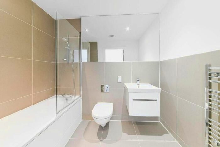 2 Bedroom Flat To Rent In Wellesley Road, Sutton, SM2