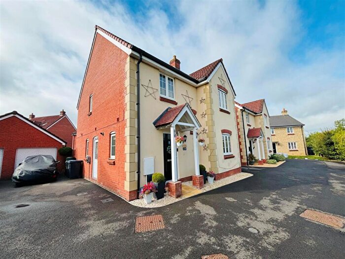 4 Bedroom Detached House For Sale In Linnet Lane, Melksham, SN12