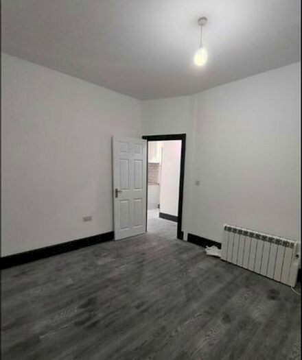 2 Bedroom Semi-Detached House To Rent In Waddon Road, Croydon, CR0