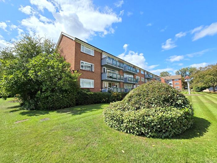 2 Bedroom Property To Rent In Uxbridge Road, Hatch End, HA5