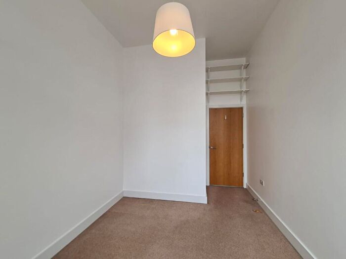 2 Bedroom Apartment To Rent In Commercial Road, London, E1