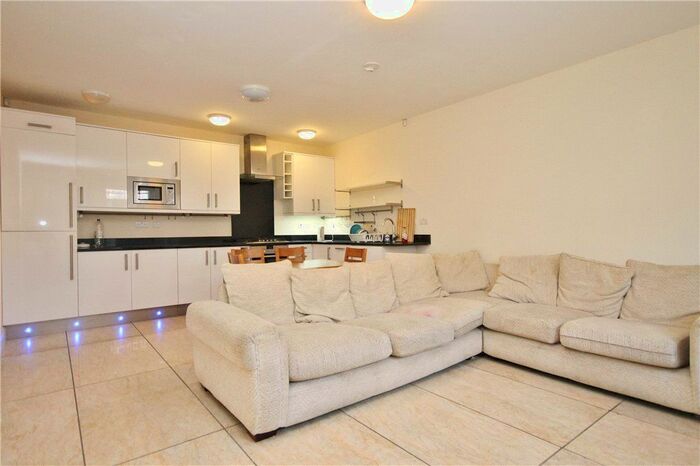 2 Bedroom Flat To Rent In Shepherds Bush Road, London, W6