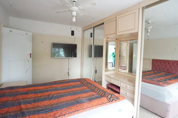 3 Bedroom Semi-Detached House For Sale In Whitton Avenue East, Greenford, UB6