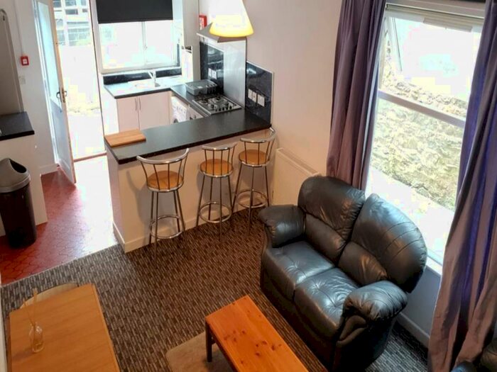 2 Bedroom Flat To Rent In Glynrhondda Street, Cathays, Cardiff, CF24