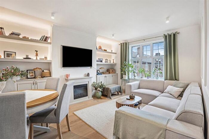 2 Bedroom Flat For Sale In Birkenhead Avenue, Kingston Upon Thames, KT2