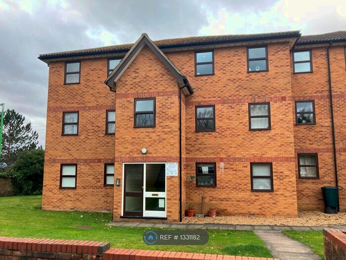 2 Bedroom Flat To Rent In Station Approach, Kings Langley, WD4