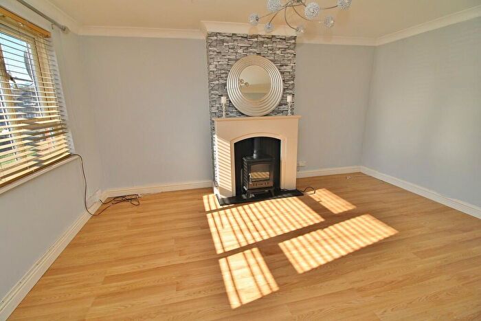 3 Bedroom End Of Terrace House For Sale In Bondfields Crescent, Leigh Park, PO9
