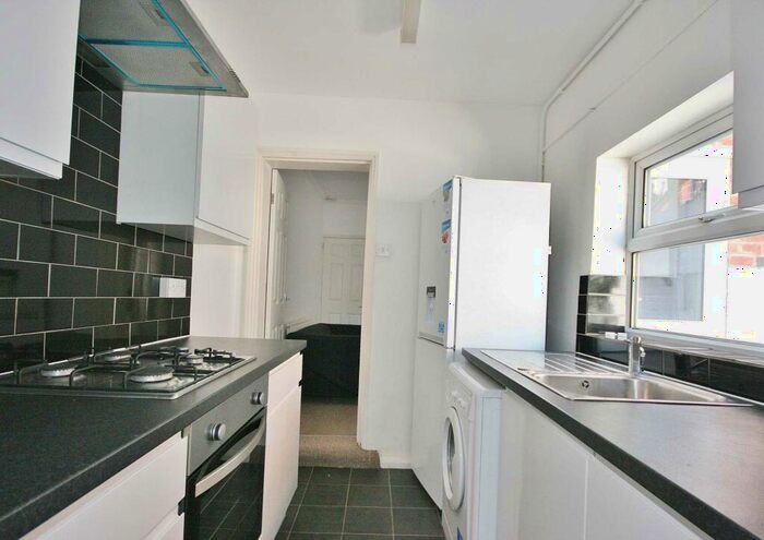 3 Bedroom Terraced House To Rent In + Bed- Filey Road, Reading, RG1