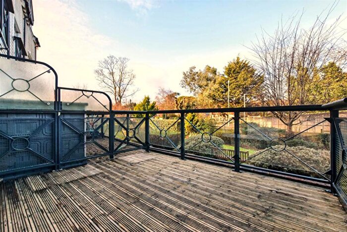 4 Bedroom Terraced House To Rent In Medway Court, Aylesford, ME20
