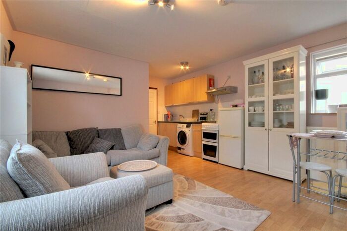 1 Bedroom Flat To Rent In George Street, Caversham, Reading, Berkshire RG4