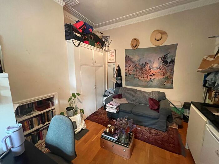 Flat To Rent In Finsbury Park Road, Finsbury Park, N4