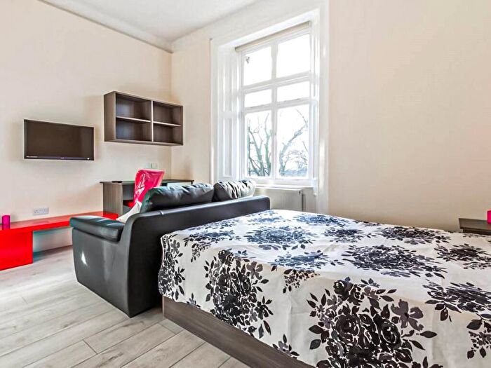 Apartment To Rent In Apt, Portland Place #, LS6