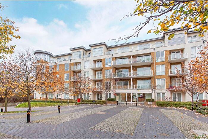 2 Bedroom Flat For Sale In Melliss Avenue, Richmond, TW9