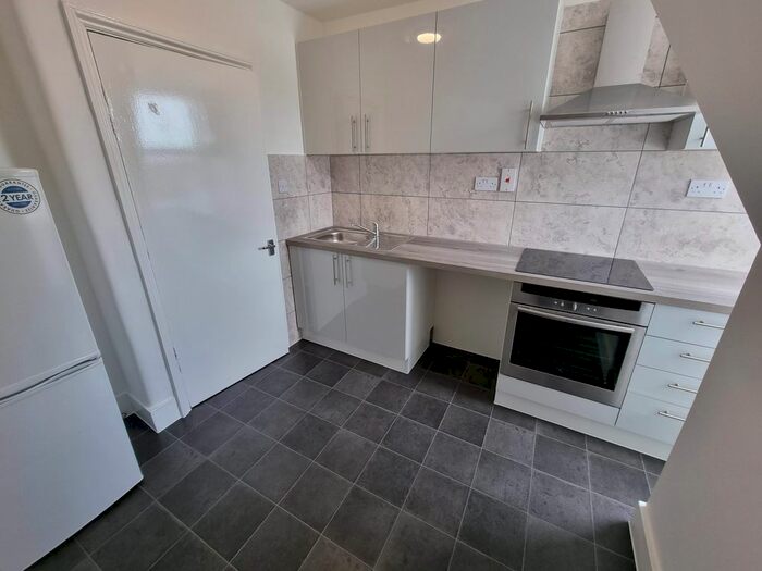 1 Bedroom Flat To Rent In Tooting High Street, Tooting, London, SW17