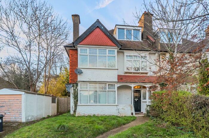 3 Bedroom Flat To Rent In The Bridle Road, Purley, CR8