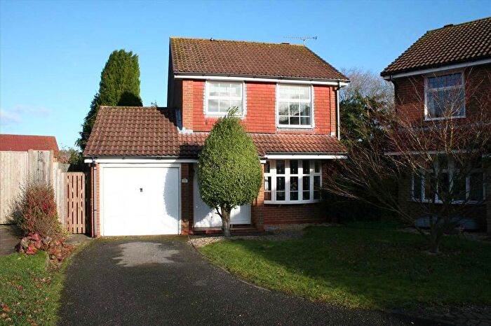 3 Bedroom Detached House To Rent In Kempshott, Basingstoke, Hampshire, RG22