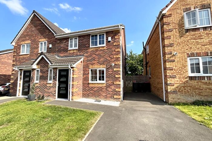 3 Bedroom Semi-Detached House For Sale In Fairfields Way, Aston, Sheffield, S26