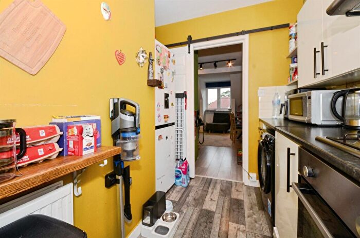 1 Bedroom Flat For Sale In Maybank Avenue, Wembley, HA0
