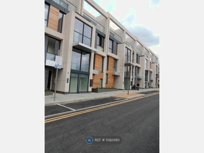 3 Bedroom Flat To Rent In Greenwich, London, SE10