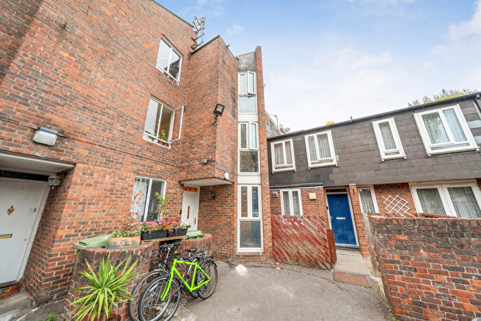 4 Bedroom Terraced House For Sale In Langdale Close, London, SE17