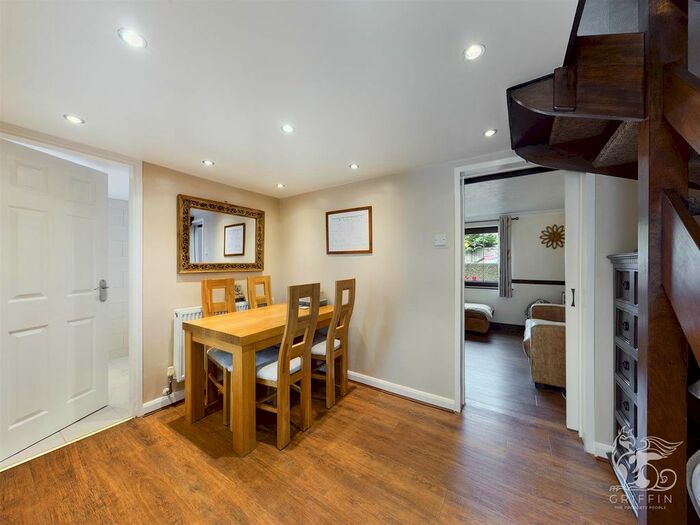 3 Bedroom Detached House For Sale In Sandy Lane, Grays, RM16