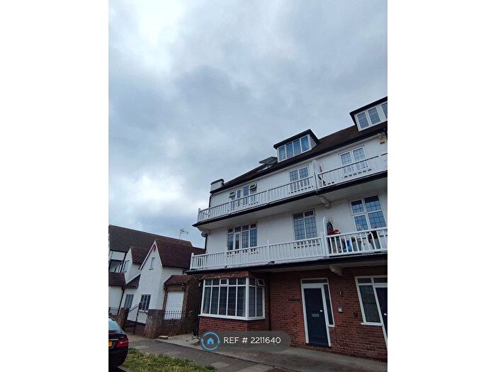 2 Bedroom Flat To Rent In Beresford Gardens, Cliftonville, Margate, CT9