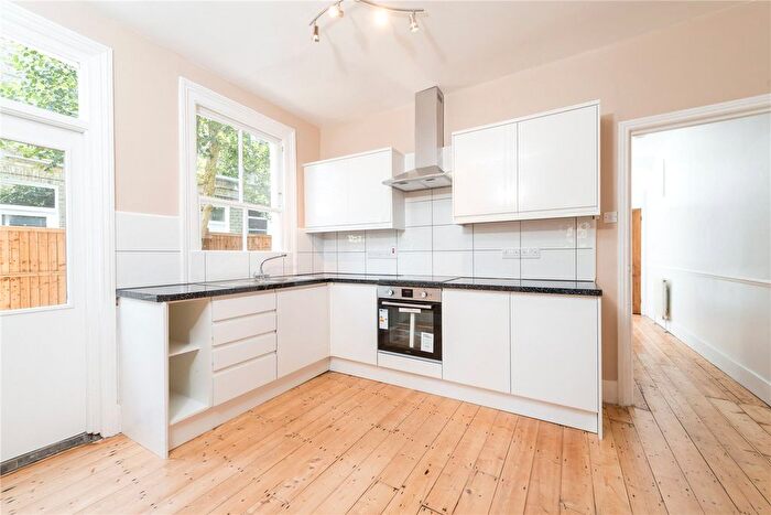 2 Bedroom Flat To Rent In Thames Road, Chiswick, W4